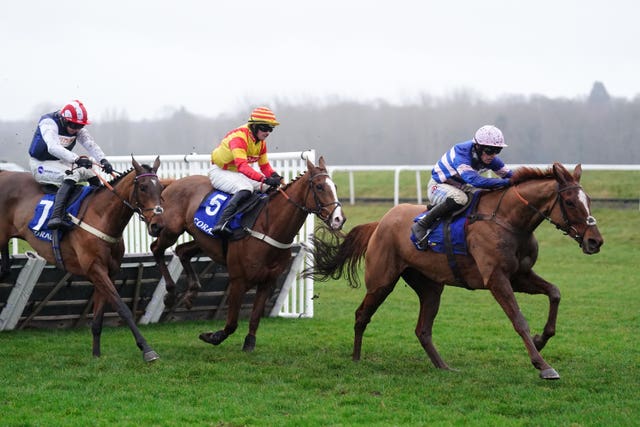 Lookaway (centre) chased home Captain Teague in the Challow Hurdle