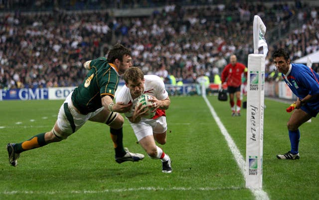 England's Mark Cueto is watched by touch judge Joel Jutge