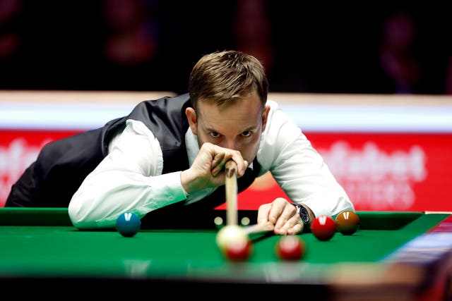 Ali Carter prevailed in the first semi-final