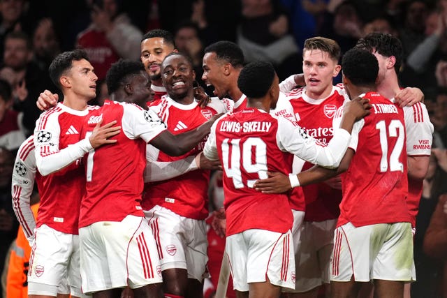 Arsenal players celebrate Gabriel's opener against Atletico Madrid