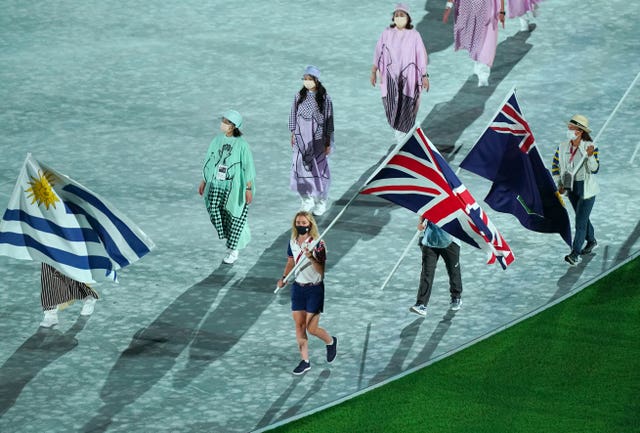 Laura Kenny carried the British flag at the closing ceremony