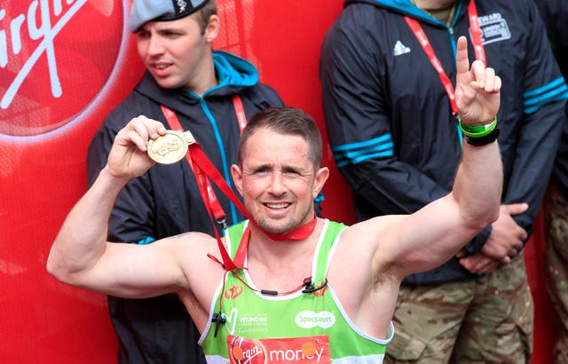 Wales rugby star Shane Williams completed the 2016 London Marathon 