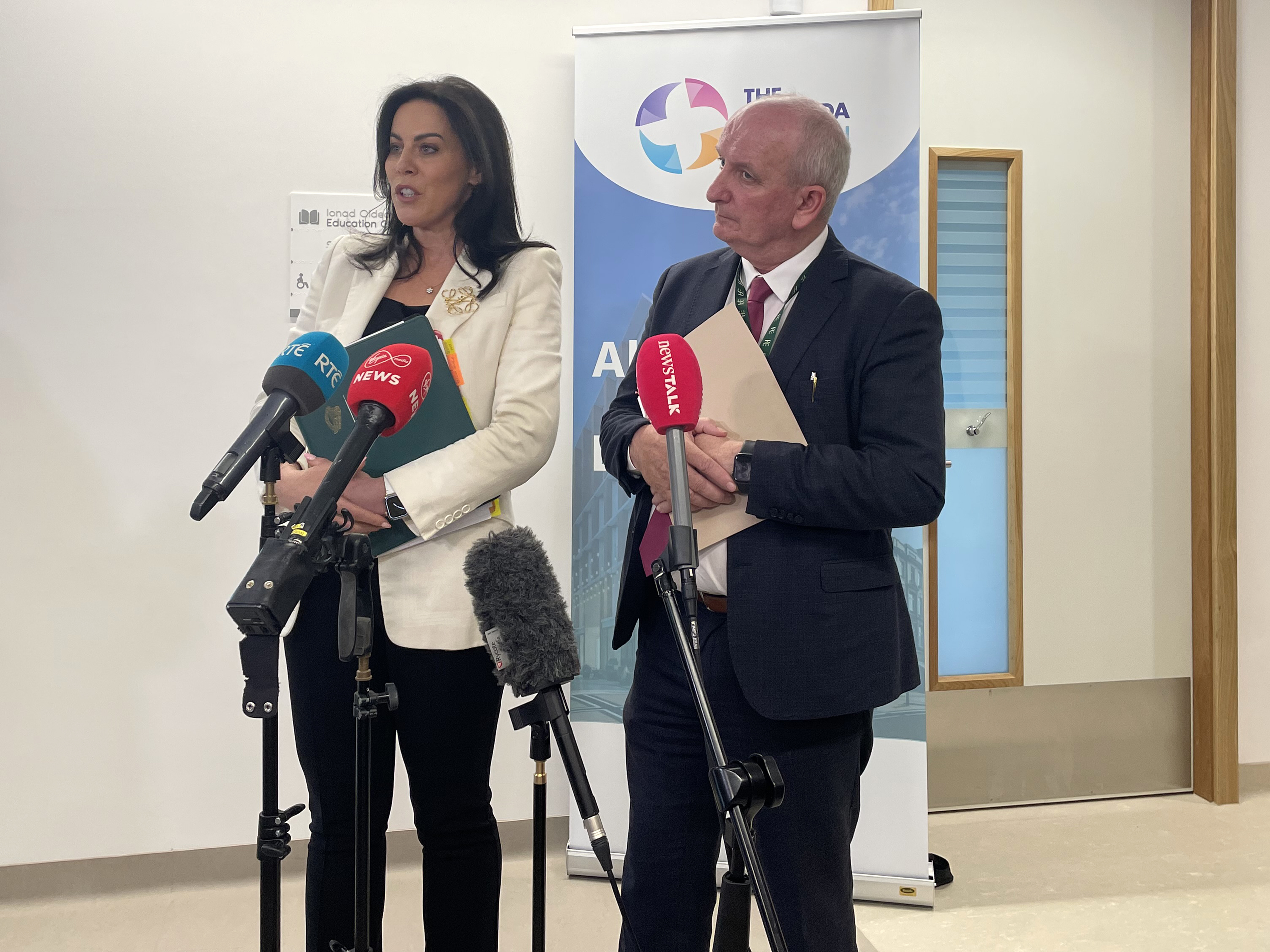 Health Minister Jennifer Carroll MacNeill and HSE chief executive Bernard Gloster at the launch of the HSE’s health app at Rotunda Hampson House in Dublin