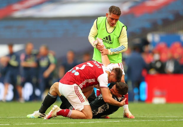 Emiliano Martinez celebrates Arsenal's FA Cup final victory with Kieran Tierney