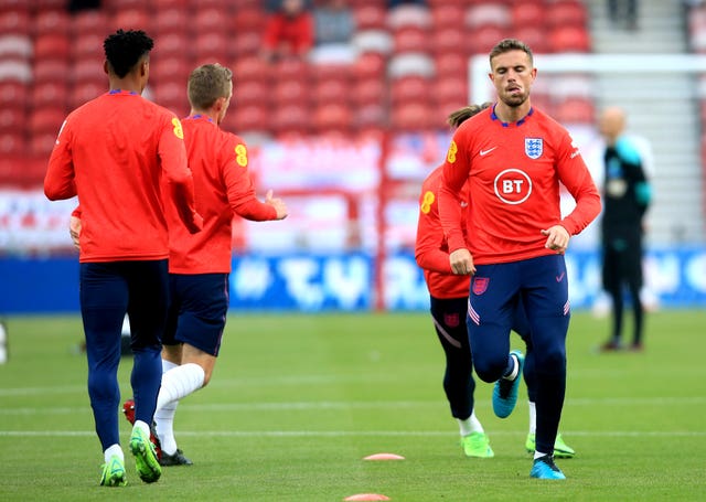 Jordan Henderson warms up with England