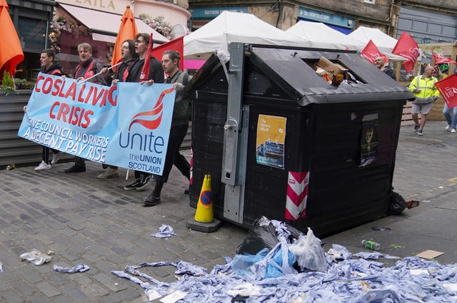 Cleansing workers strike