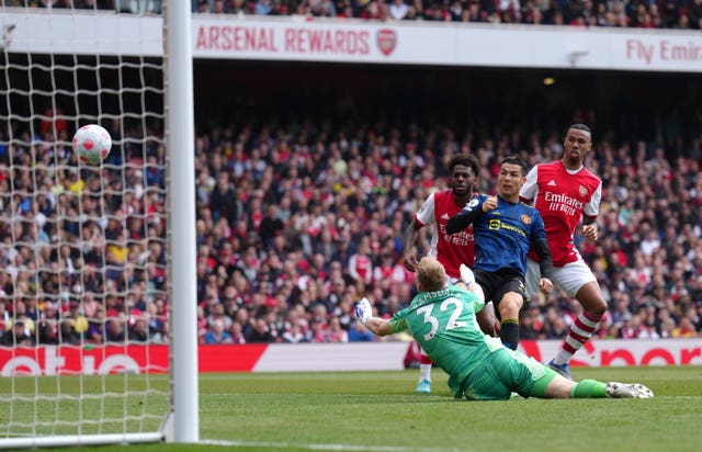 Manchester United suffer another loss as Arsenal boost top-four hopes