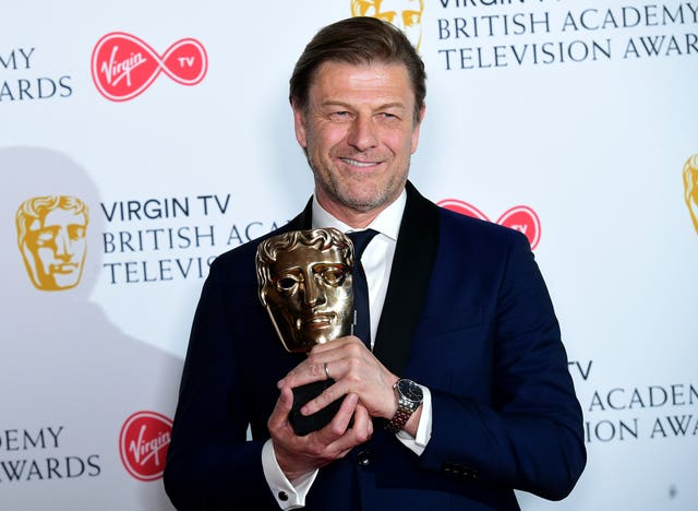 Sean Bean with an award