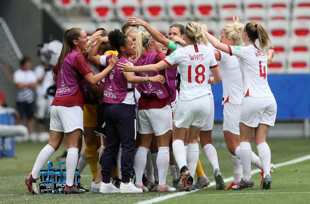 England beat Scotland 2-1 in their opening match