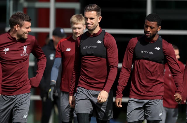 Jordan Henderson, centre, and Liverpool in training