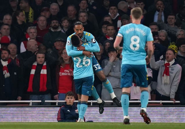 Southampton’s Theo Walcott (centre) made it 2-0