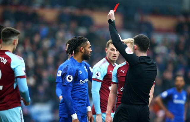 Everton’s Ashley Williams (centre) receives a red card from referee Chris Kavanagh (Dave Thompson/PA)