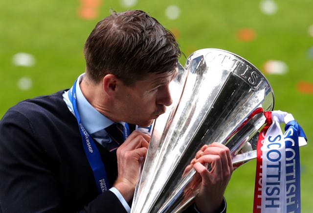 Steven Gerrard kisses the Scottish Premiership trophy