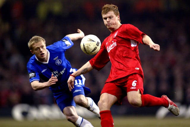 Chelsea’s Damien Duff and Liverpool’s John Arne Riise battle for the ball