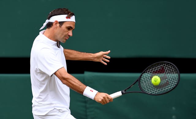 Federer took a 4-3 lead in the first set
