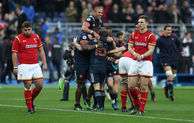 France players celebrate Camille Lopez's last minute conversion