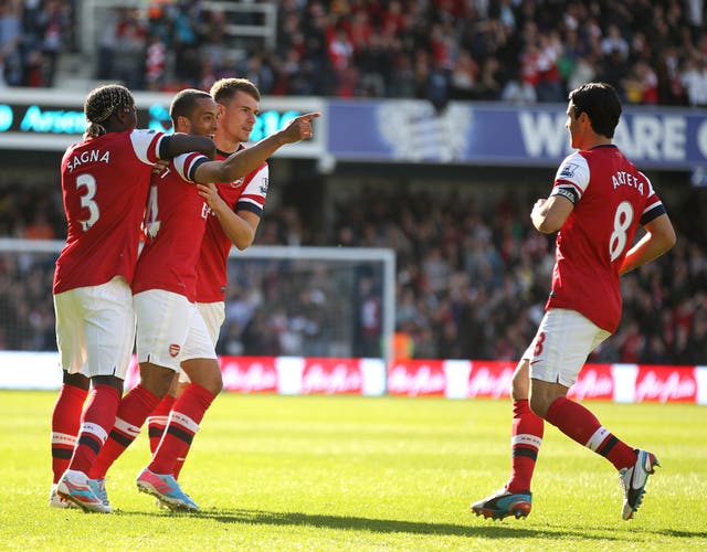 Arsenal’s Theo Walcott (second left) celebrates with his team-mates and Mikel Arteta (right)