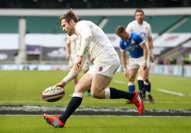 Elliot Daly scores a try for England 