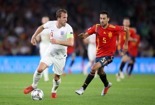 England's Harry Kane (left) and Spain's Sergio Busquets. (PA)