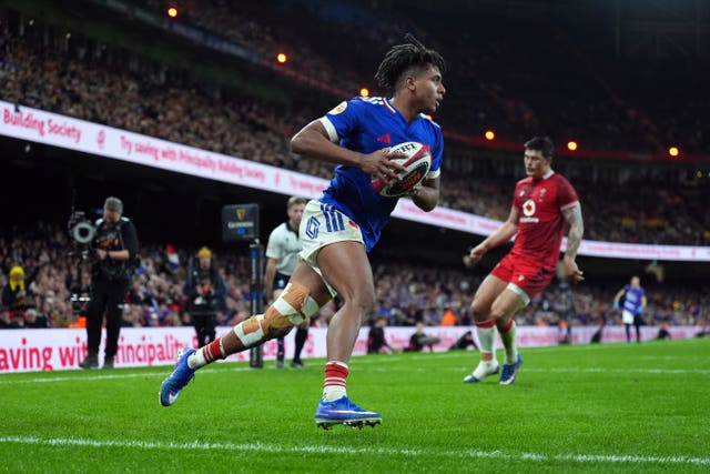 Theo Attissogbe scores a try