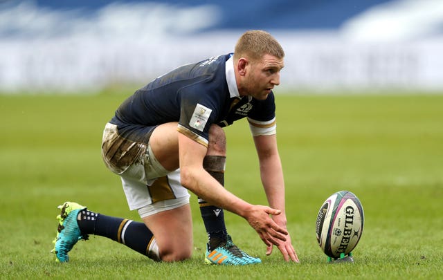 Finn Russell lines up a kick