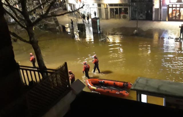 A rescue boat helping to evacuate people in Hammersmith (James Osborne/PA)