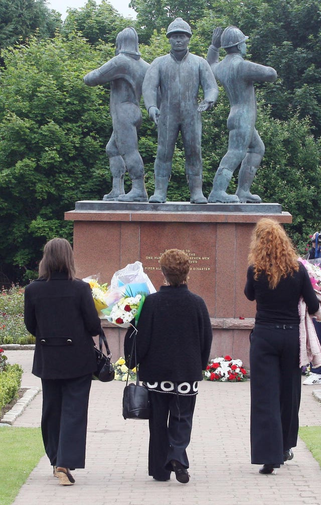 The Piper Alpha memorial statue in Aberdeen