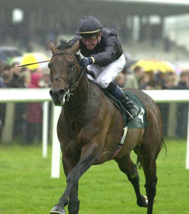 Hawk Wing and Mick Kinane on their way to Lockinge success