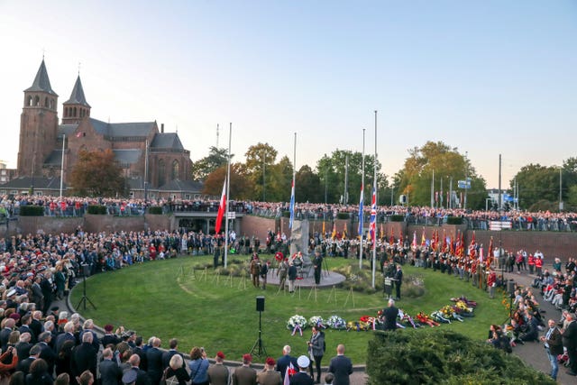Veterans arrive at the Airborne Square in Hartenstein