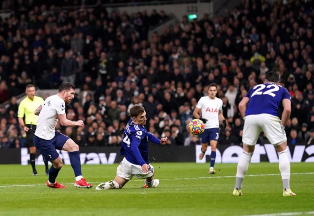 Pierre-Emile Hojbjerg fires Tottenham level