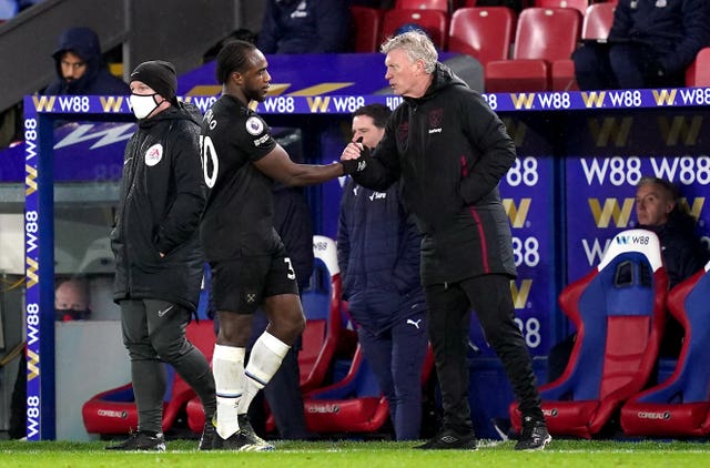 David Moyes with Michail Antonio as he is substituted