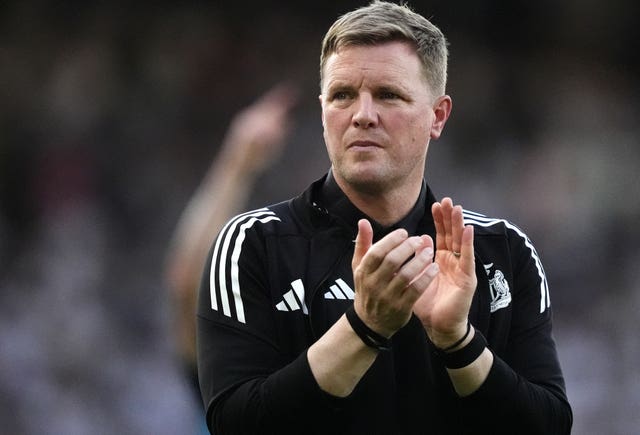 Eddie Howe applauding
