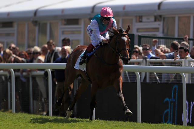 Enable wins the 2017 Cheshire Oaks at Chester's May Festival