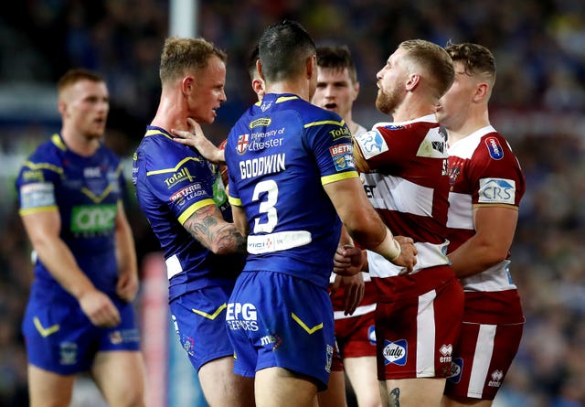 Kevin Brown (left) and Sam Tomkins exchange words