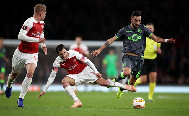 Sporting Lisbon’s Bruno Fernandes,right,is being chased by Manchester United 