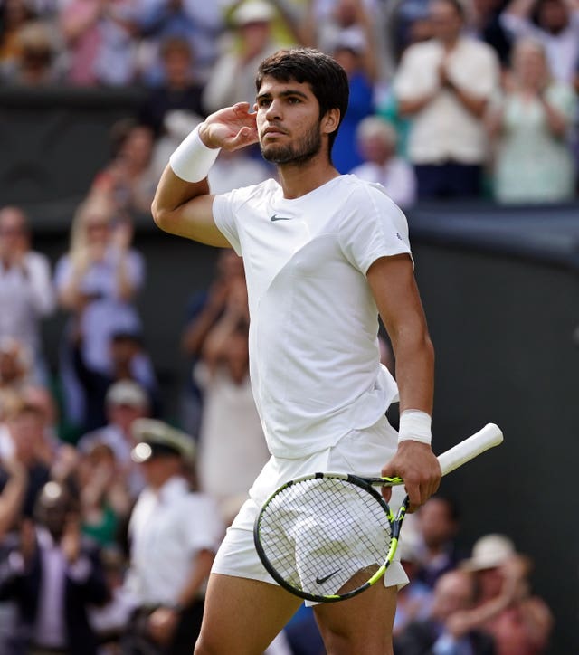 Carlos Alcaraz celebrates winning the second set