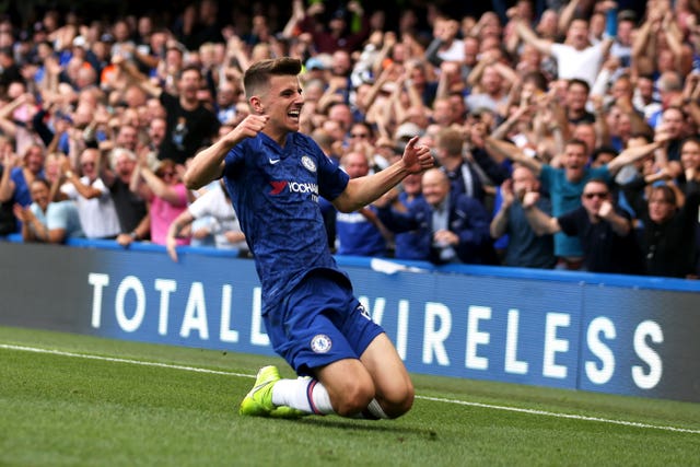 Mason Mount celebrates his goal against Leicester