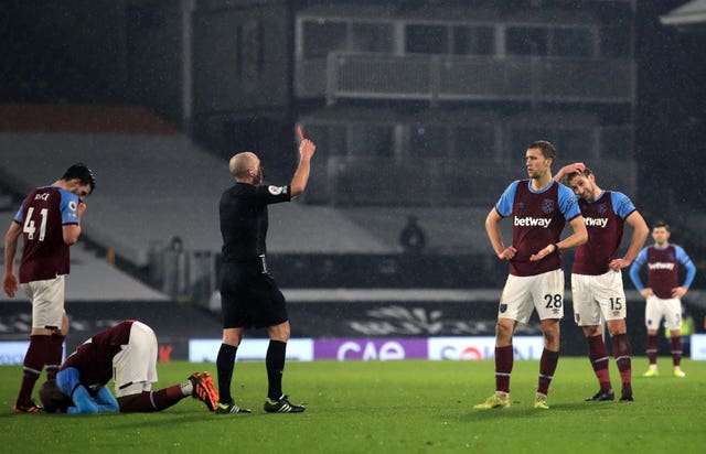 Mike Dean sends off Tomas Soucek