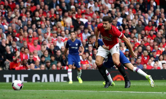 Maguire holds off Chelsea's Mason Mount