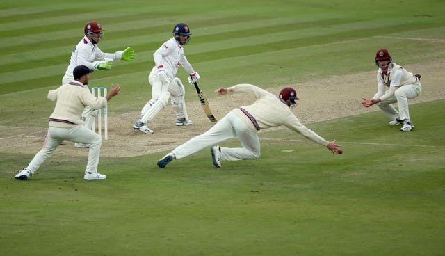 Ryan Ten Doeschate helped keep Somerset at bay 