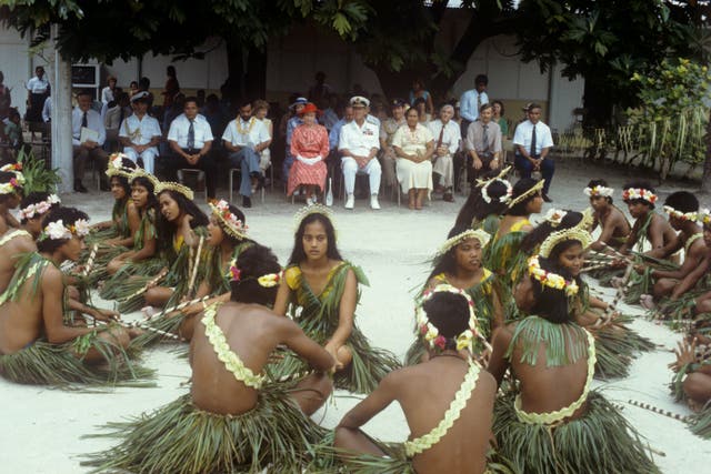 Royalty – Queen Tour of Australia and South Pacific – Kiribati