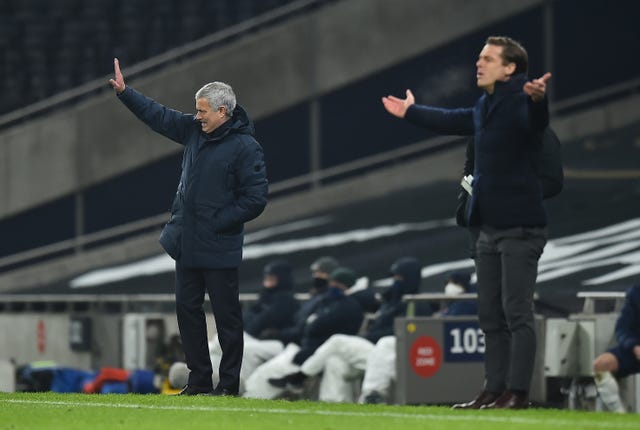 Jose Mourinho and Scott Parker on the touchline