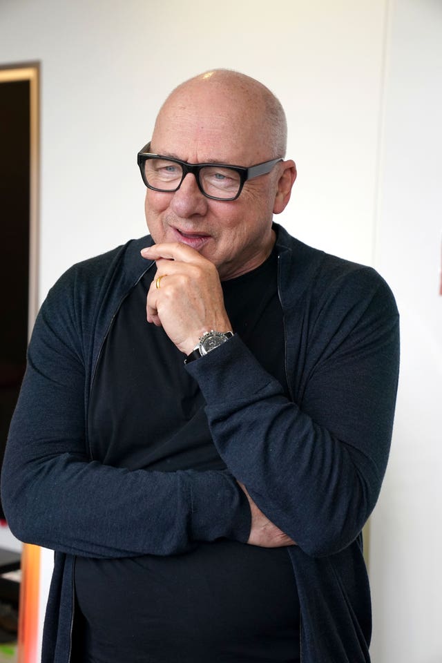 Mark Knopfler visits Teenage Cancer Trust ward
