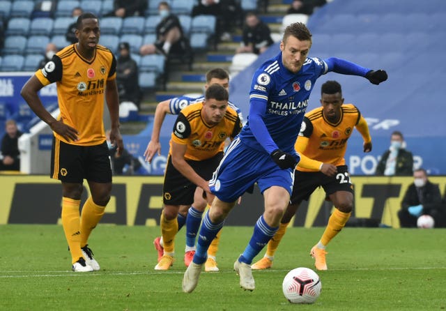 Jamie Vardy scored one spot-kick and missed another but Leicester still finished the weekend at the summit after a 1-0 win against Wolves