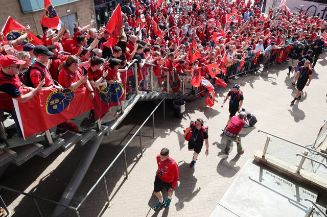 Munster well backed by a large following at the Ricoh Arena