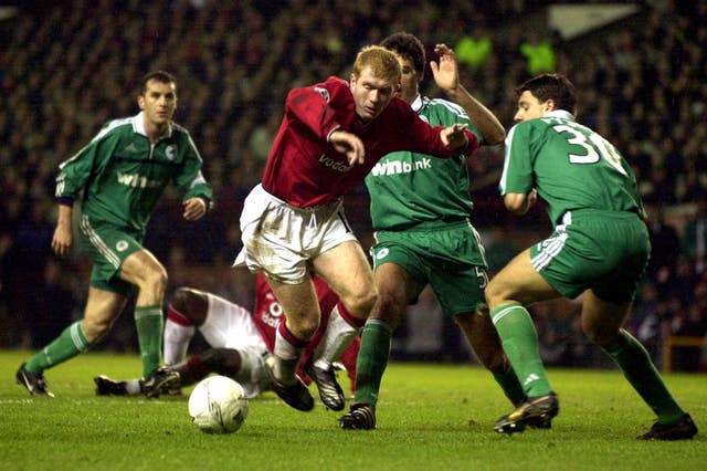 Scholes jinked through the Panathinaikos defence before chipping over the corner