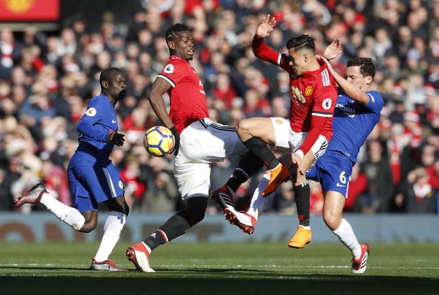 Paul Pogba, centre left, and Alexis Sanchez