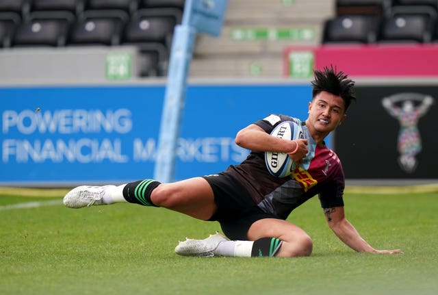 Marcus Smith scores a try for Harlequins