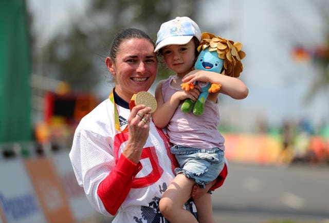Great Britain's Sarah Storey celebrates winning gold at the Rio Olympics with her daughter 
