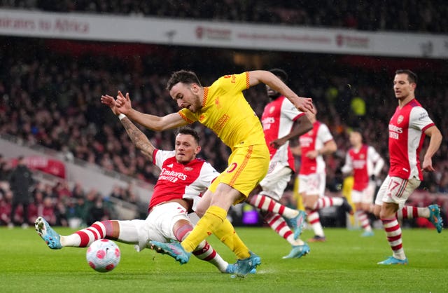 Liverpool close to within a point of Manchester City with victory over Arsenal